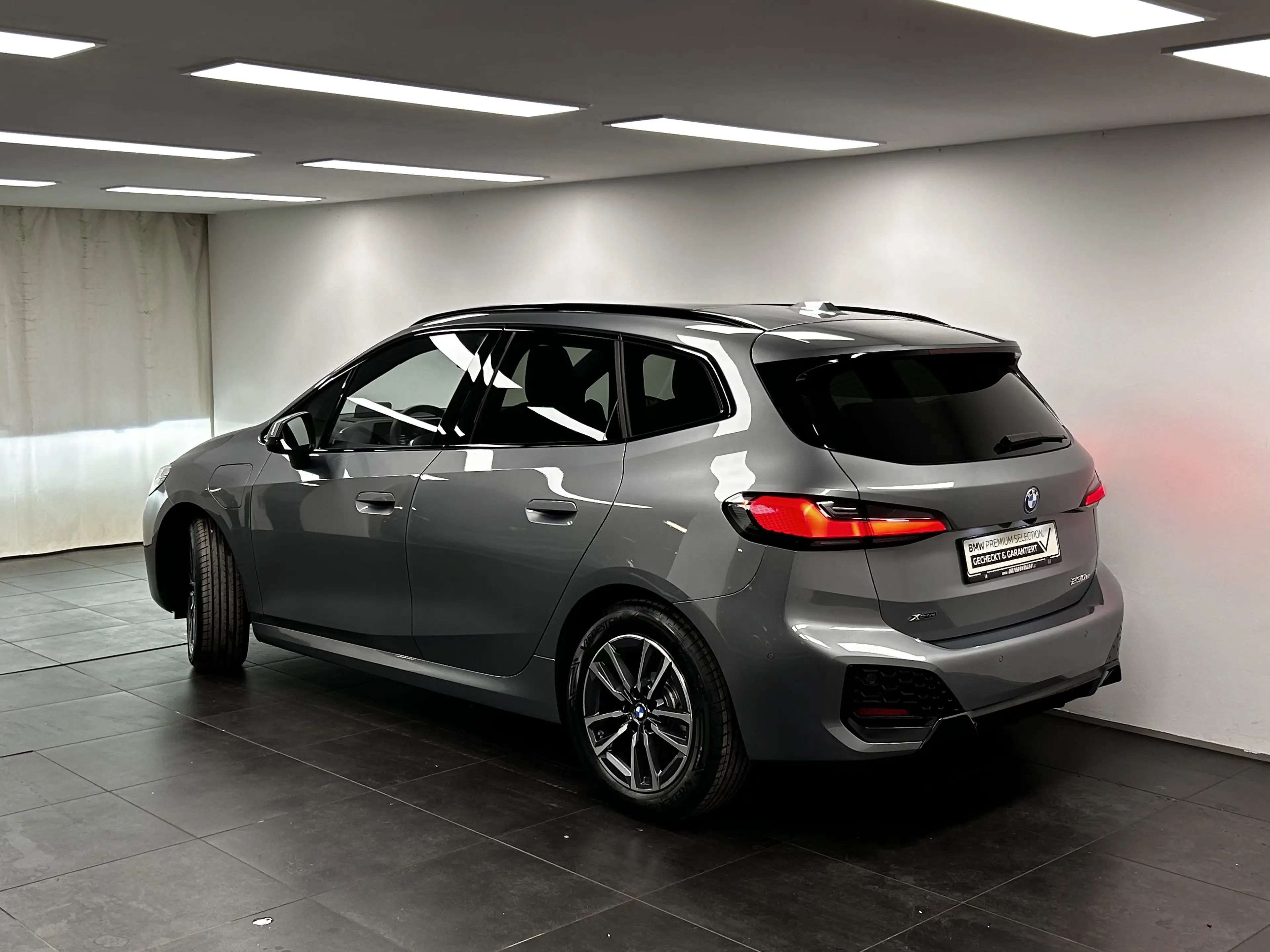 BMW 230 e xDrive Active Tourer — photo 3