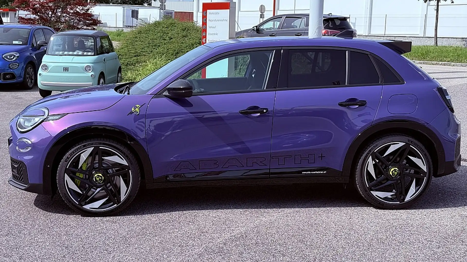 Abarth 600e 54kWh Scorpionissima Violett - 2