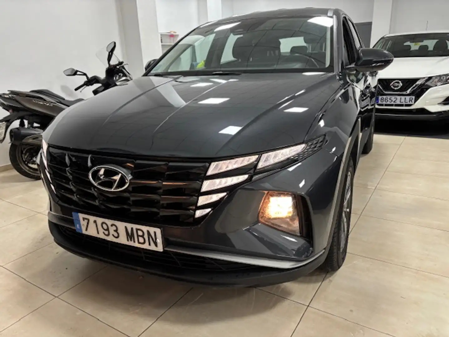 Hyundai TUCSON 1.6 CRDI Klass 4x2 Gris - 2