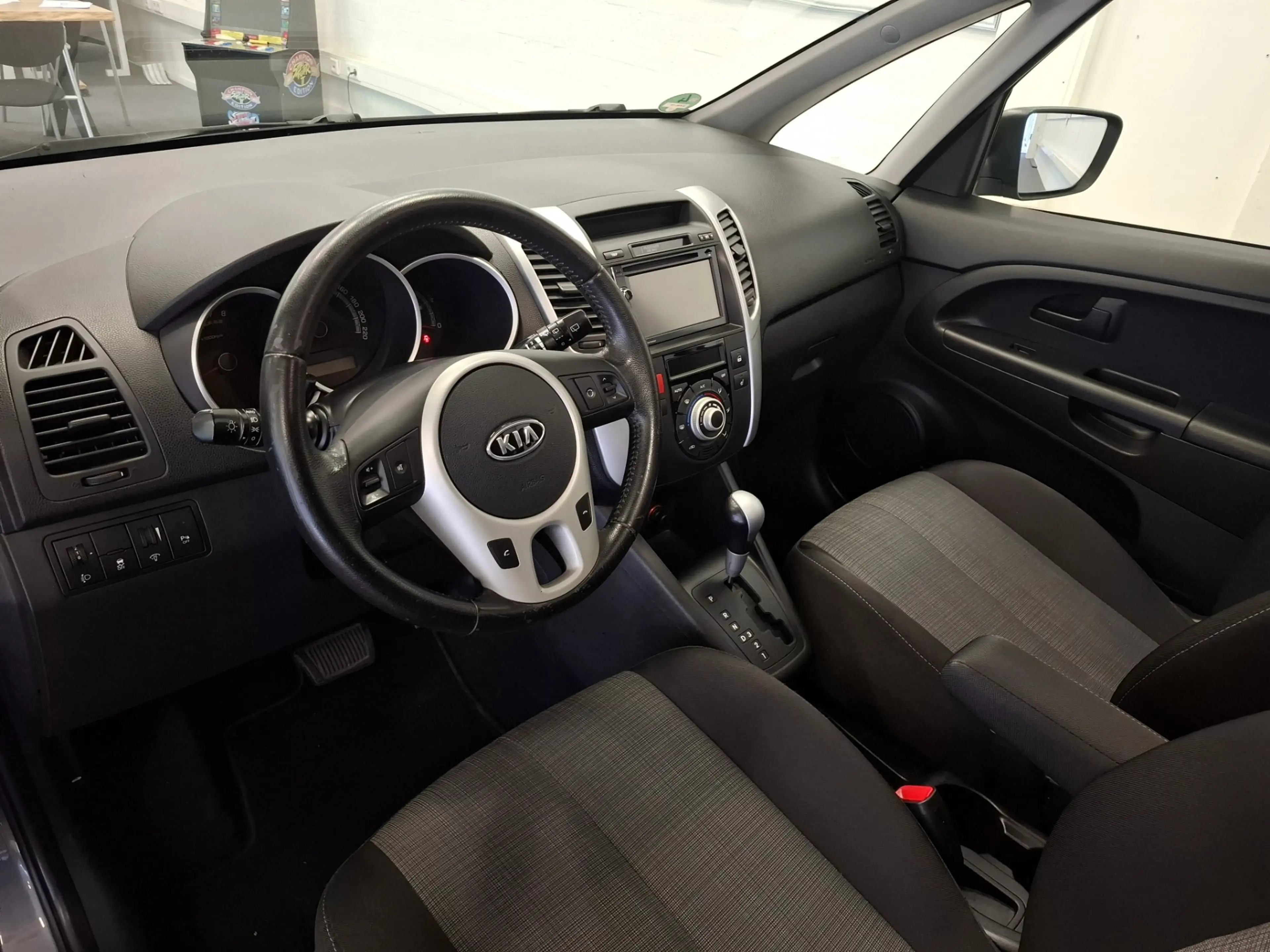 Kia Venga 1.6 CVVT Executive Automaat Schuif/kanteldak Navi — photo 9