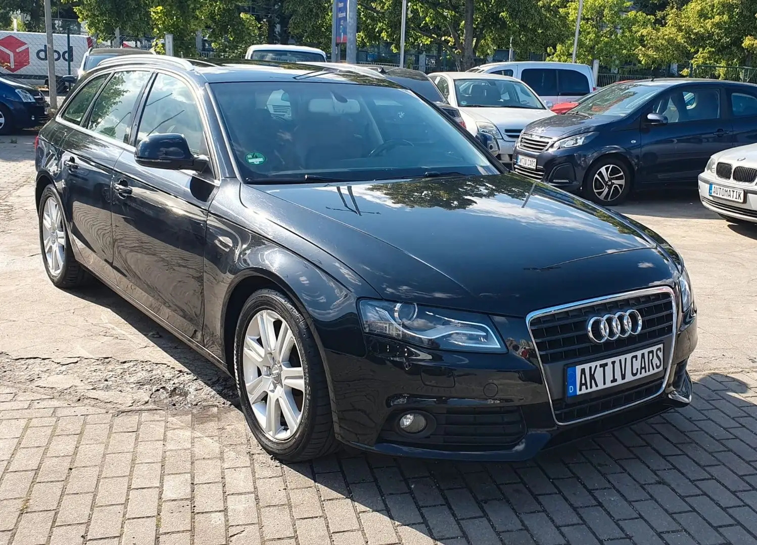 Audi A4 Avant Ambiente Tüv Neu 2.Hand crna - 2