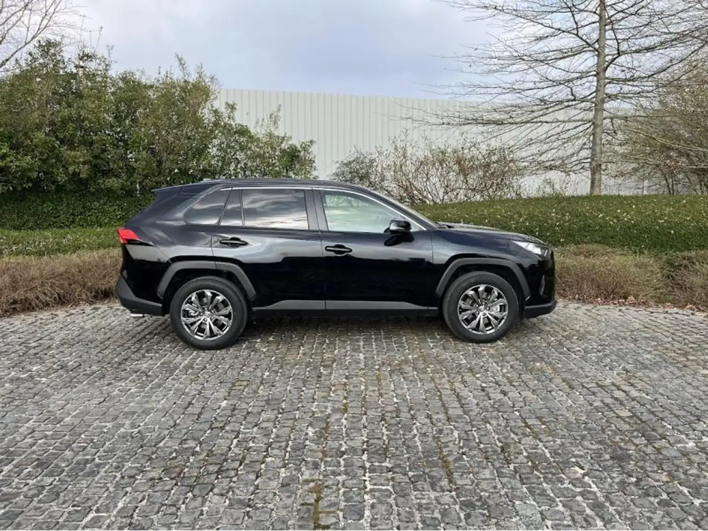 Toyota RAV 4 Dynamic Plus Schwarz - 2