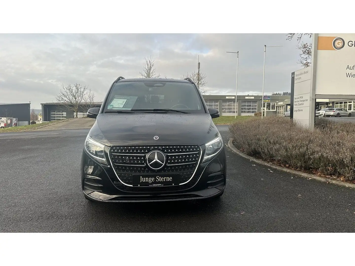 Mercedes-Benz V 300 d 4MATIC AMG*PANORAMA*AHK*AIRMATIC*TISCH* Schwarz - 2