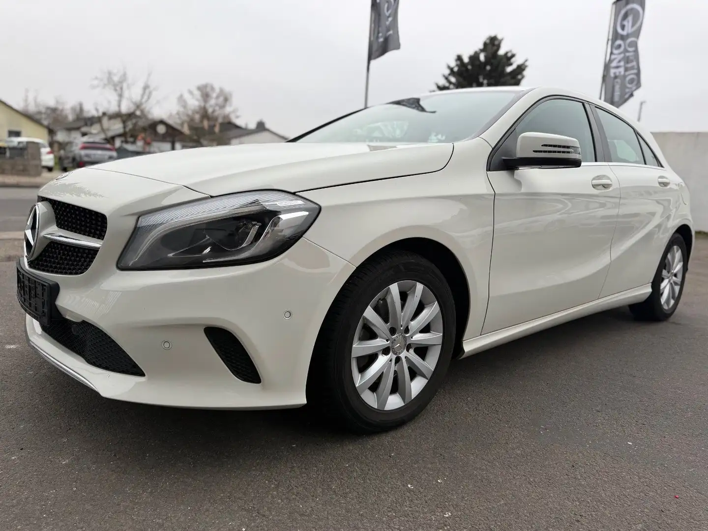 Mercedes-Benz A 180 BlueEfficiency*Temp*Lichtpaket* Weiß - 1