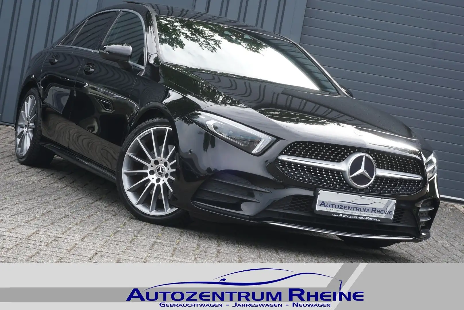 Mercedes-Benz A 220 AMG 4Matic Lim Pano Multibeam Memory 360° Schwarz - 1