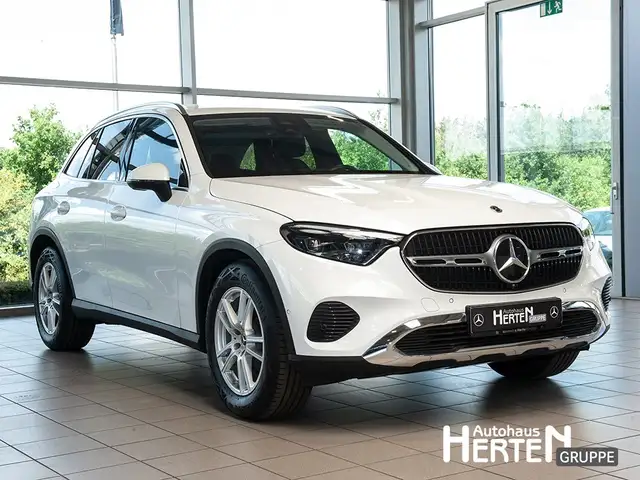 Mercedes-Benz GLC view 3