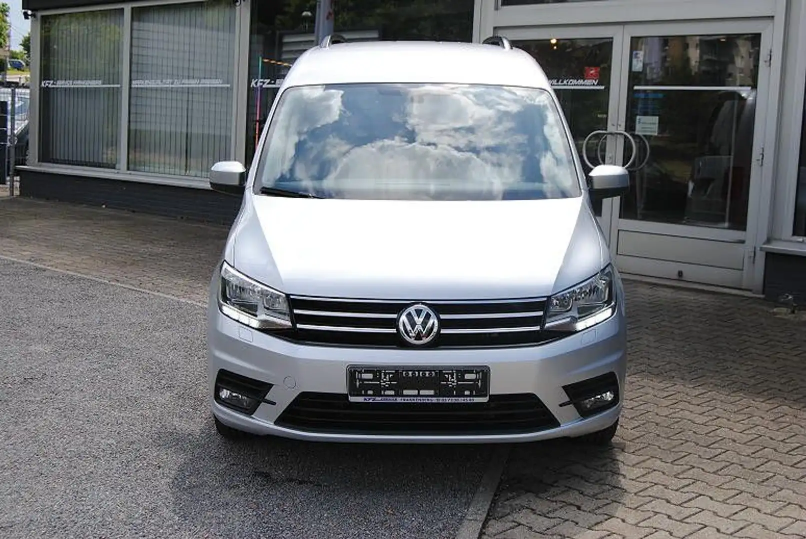 Volkswagen Caddy 2,0TDI Comftl.Navi.AHK.Klimaauto.Sitzheiz Plateado - 2
