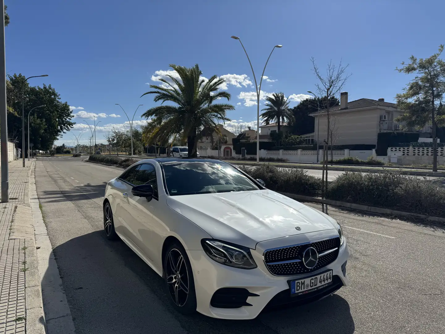 Mercedes-Benz E 220 d 4Matic Coupe 9G-TRONIC AMG Line - 1