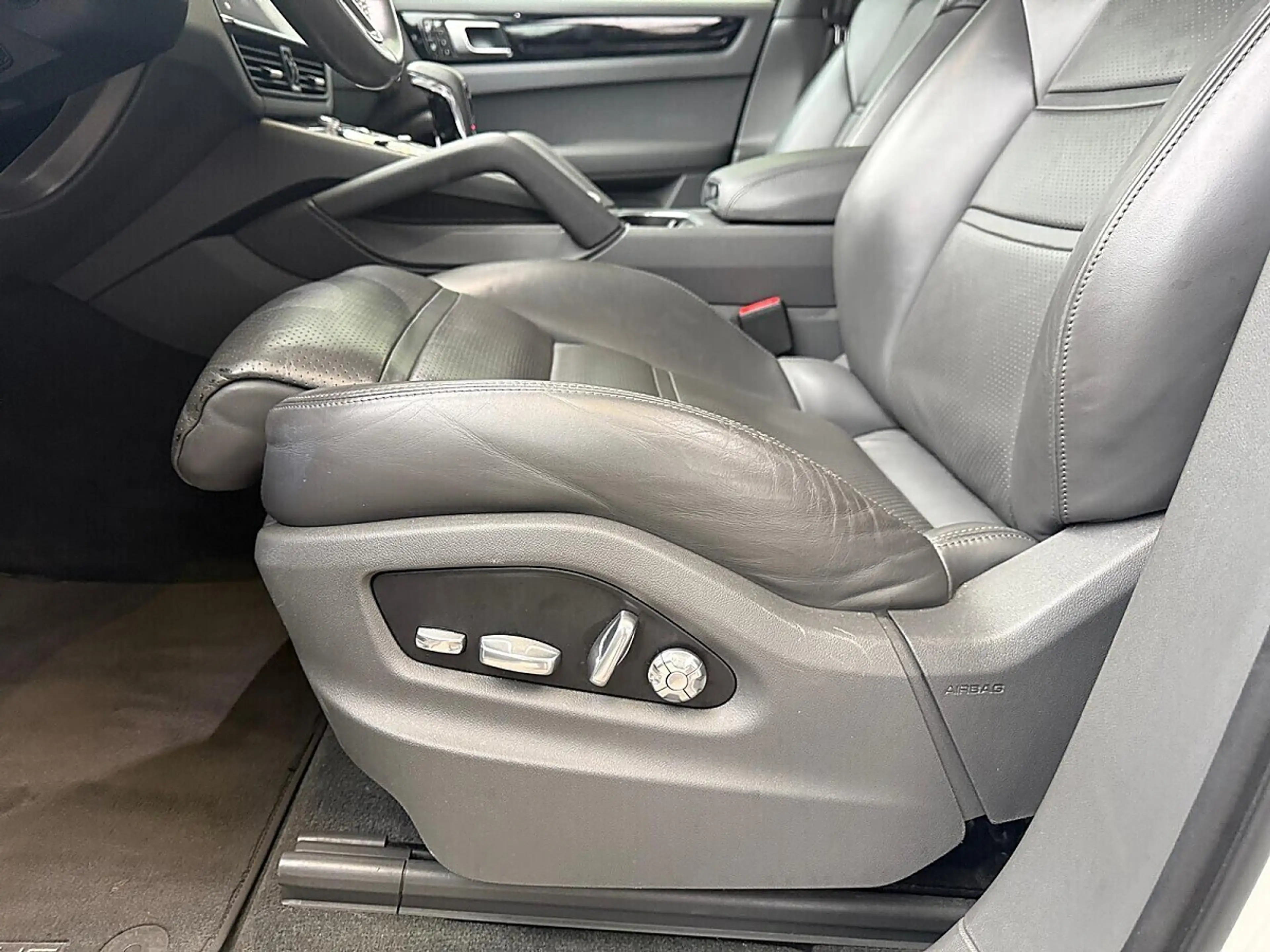 Porsche Cayenne III E-Hybrid PHEV 17,9 kWh Aut. — photo 12
