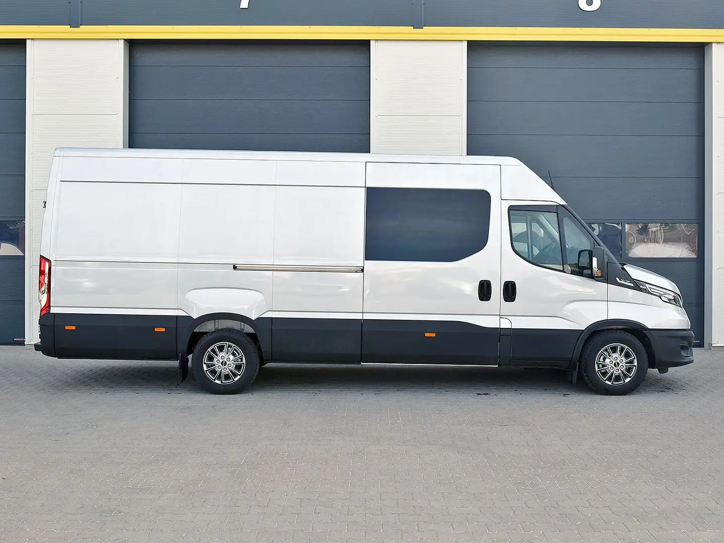 Iveco Daily L4H2 Doppelkabine Luftfahrwerk Navi SOFORT Grau - 2