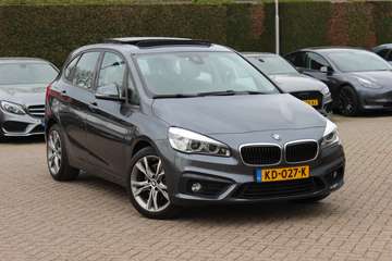 2-serie Active Tourer 220i High Executive / Trekha
