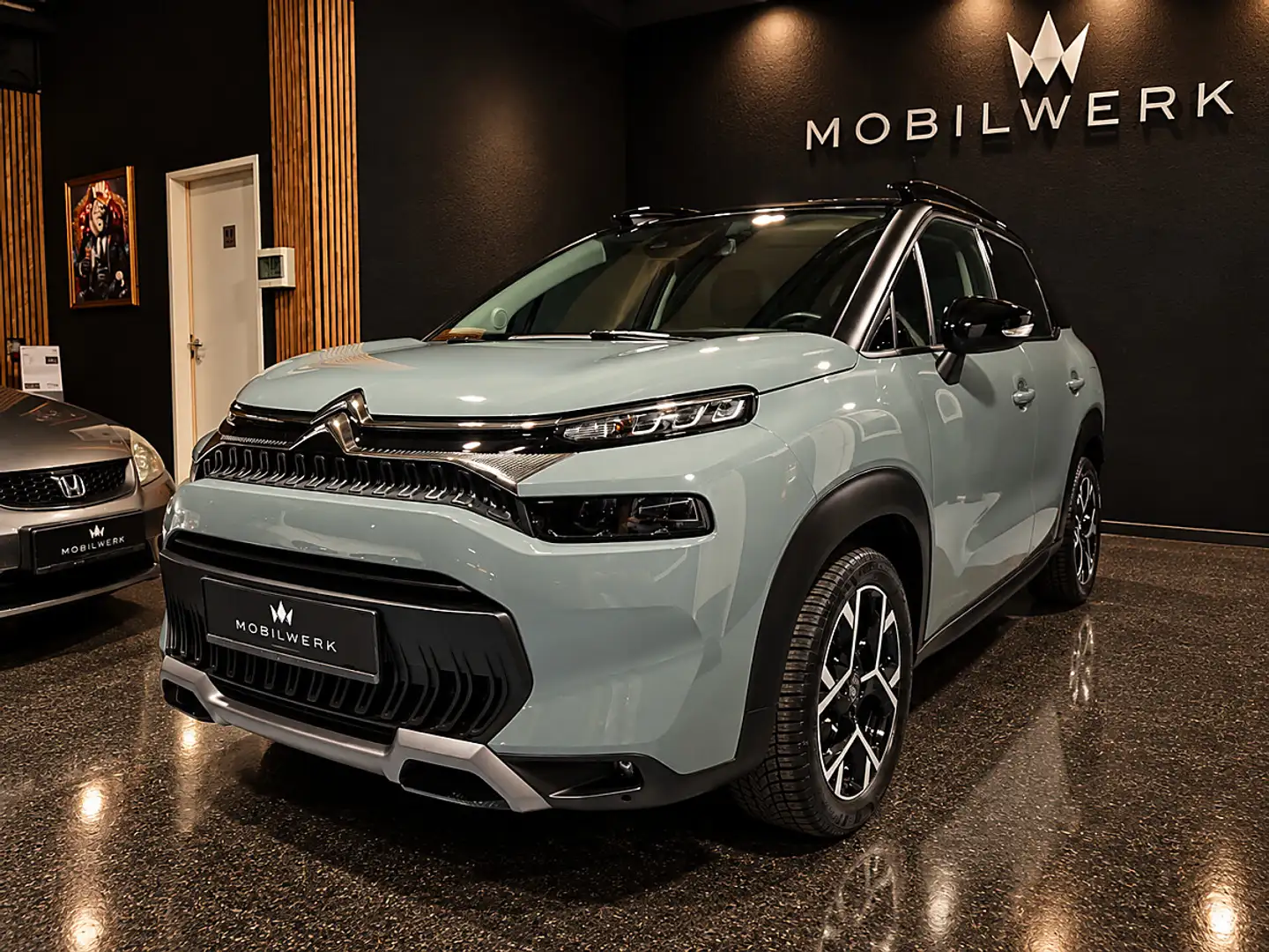 Citroen C3 Aircross 1.2 PureTech 110 Shine ** nur 7.000 km ** Grau - 1