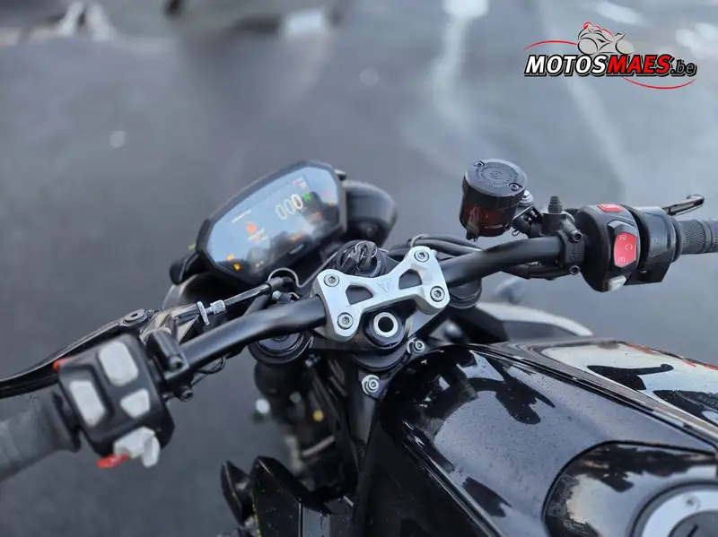 Triumph Street Triple RS - foto 4