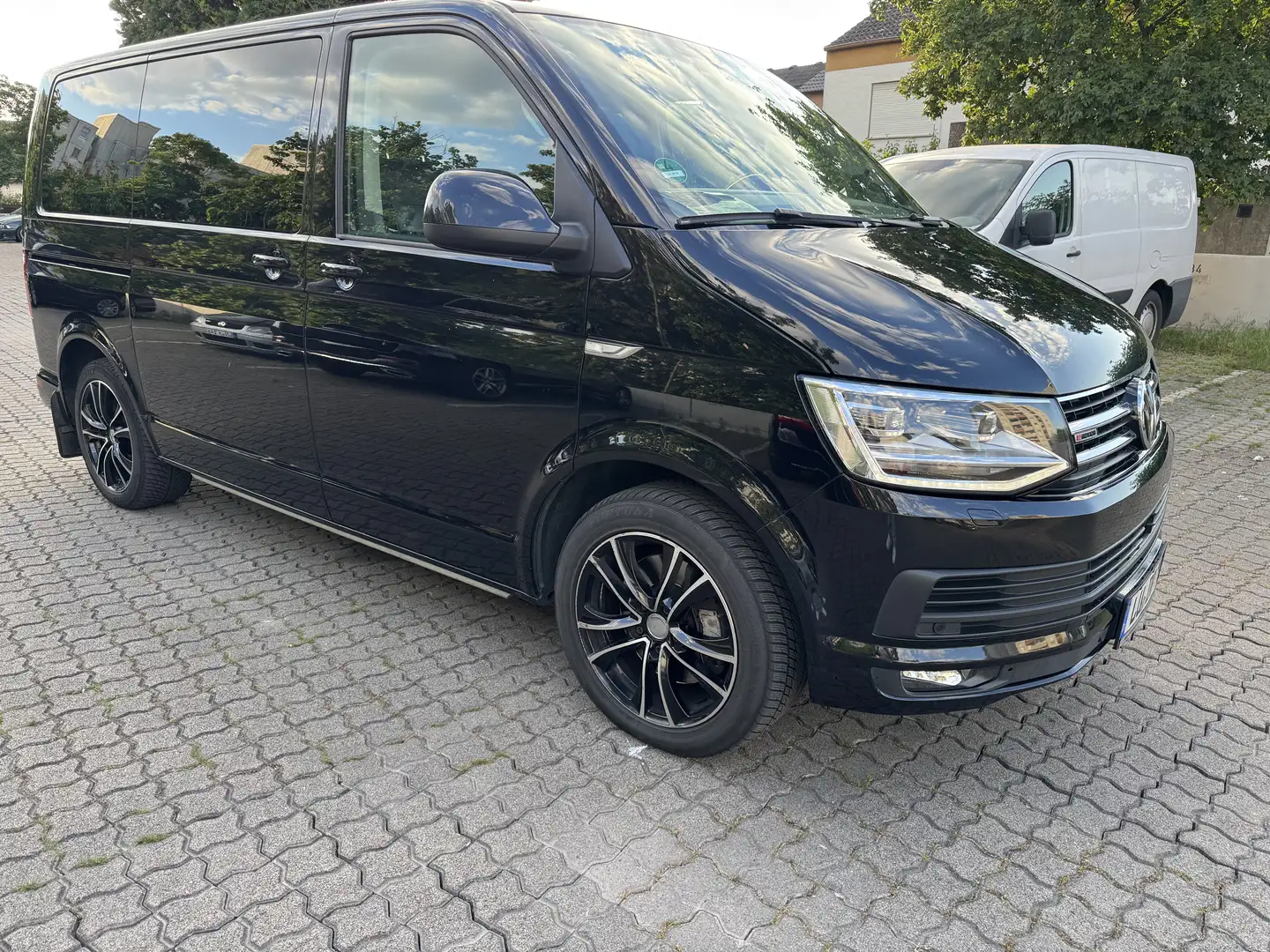 Volkswagen T6 Multivan DSG Kurz 4MOTION Edition 30 - 2