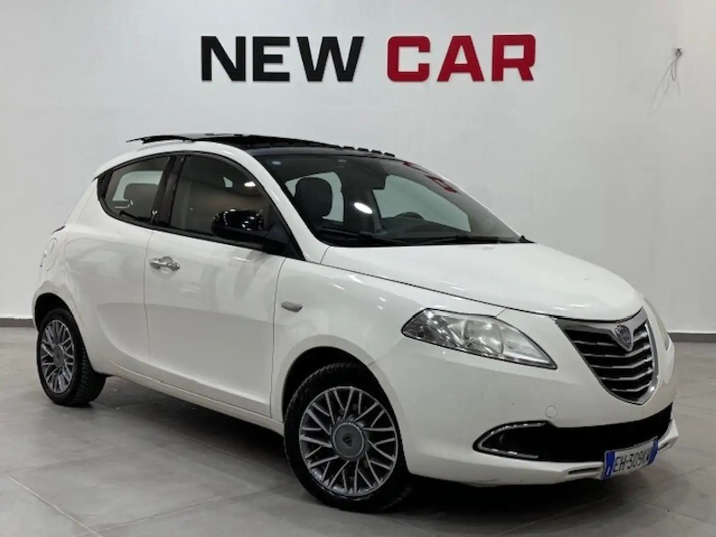 Lancia Ypsilon 1.2 69 CV 5 porte S&S Platinum Wit - 1