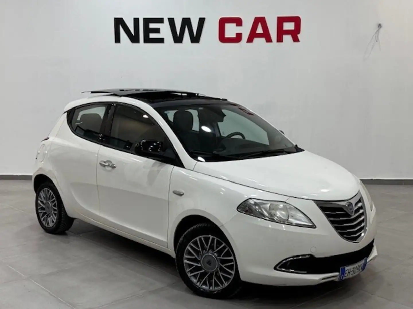 Lancia Ypsilon 1.2 69 CV 5 porte S&S Platinum Wit - 2