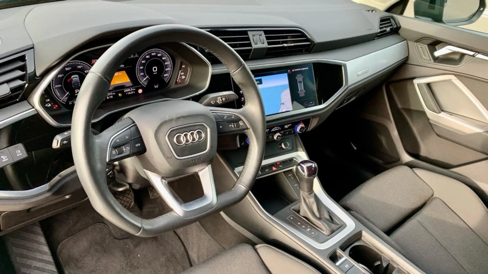 Audi Q3 Sportback 45 TFSIe Black line S-tronic Gris - 2