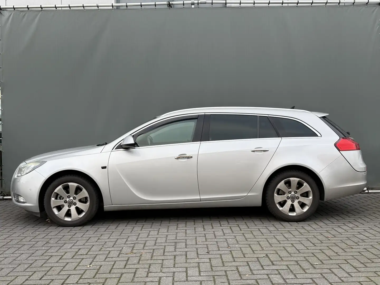 Opel Insignia Sports Tourer BWJ 2011 2.0 T 221 PK Cosmo STOELVER Grau - 2