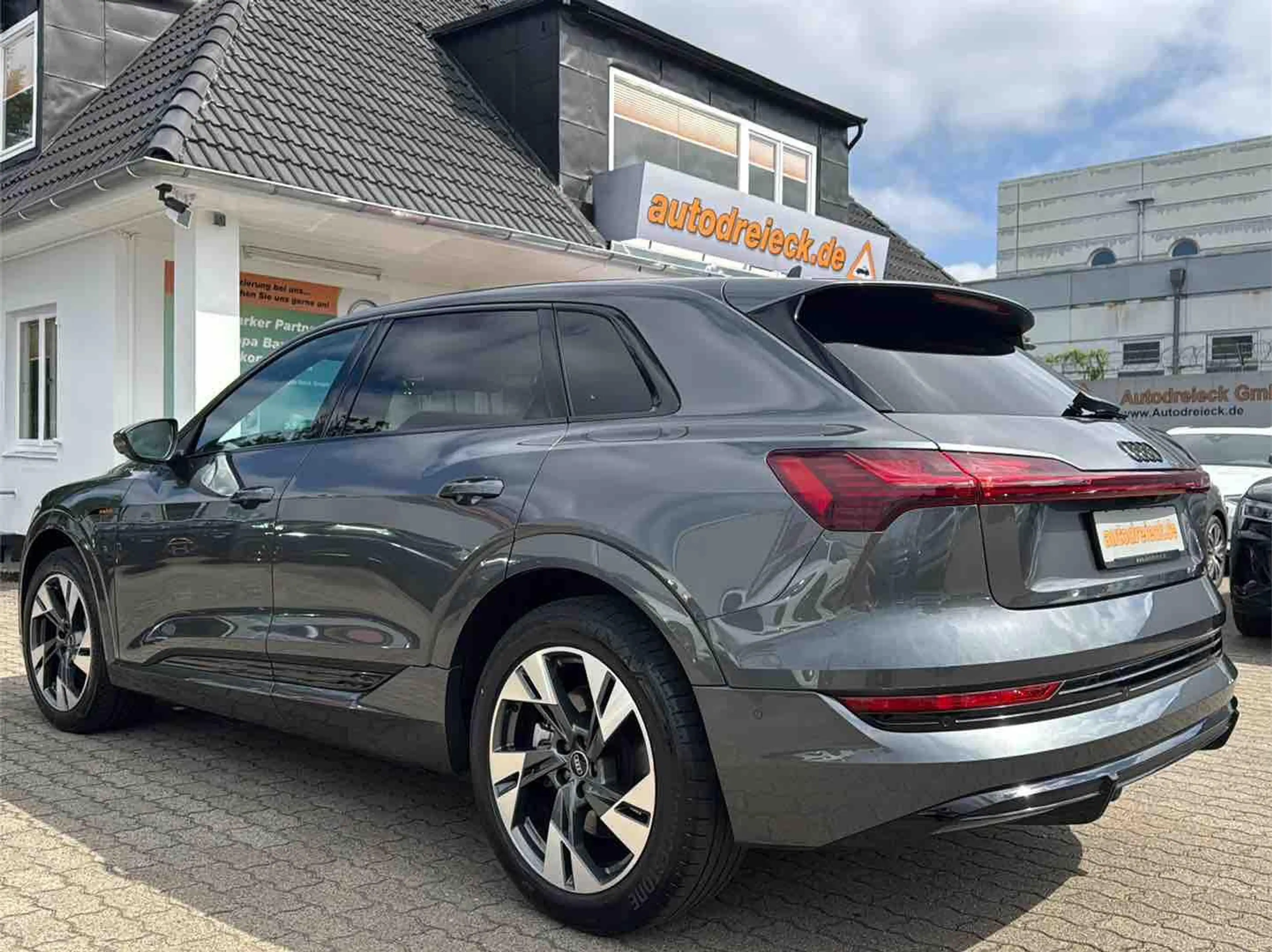 Audi e-tron 55 2x S line ACC AHK BLACK MATRIX B&O 20Z — photo 11