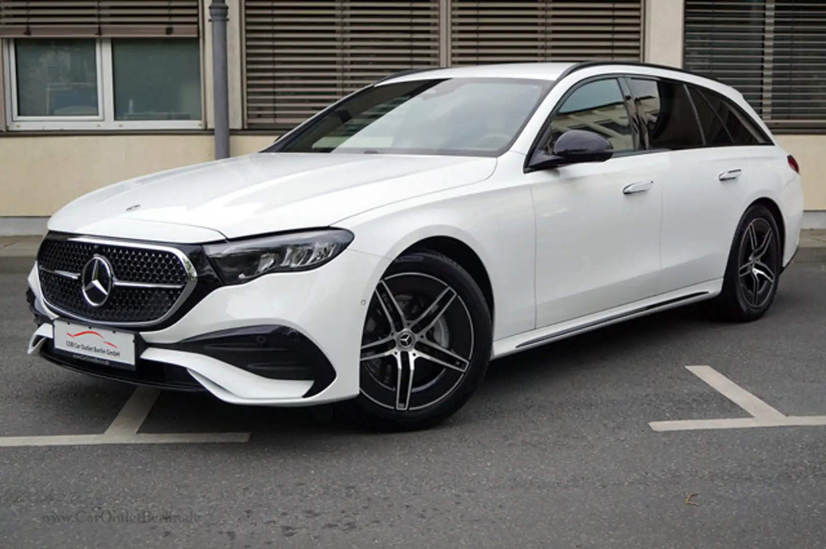 Mercedes-Benz E 200 T AMG Winterpaket Distronic Night Totw T AMG Weiß - 2