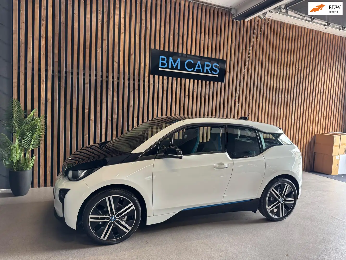 BMW i3 Basis 22 kWh Automaat, Airco, Led Alb - 1