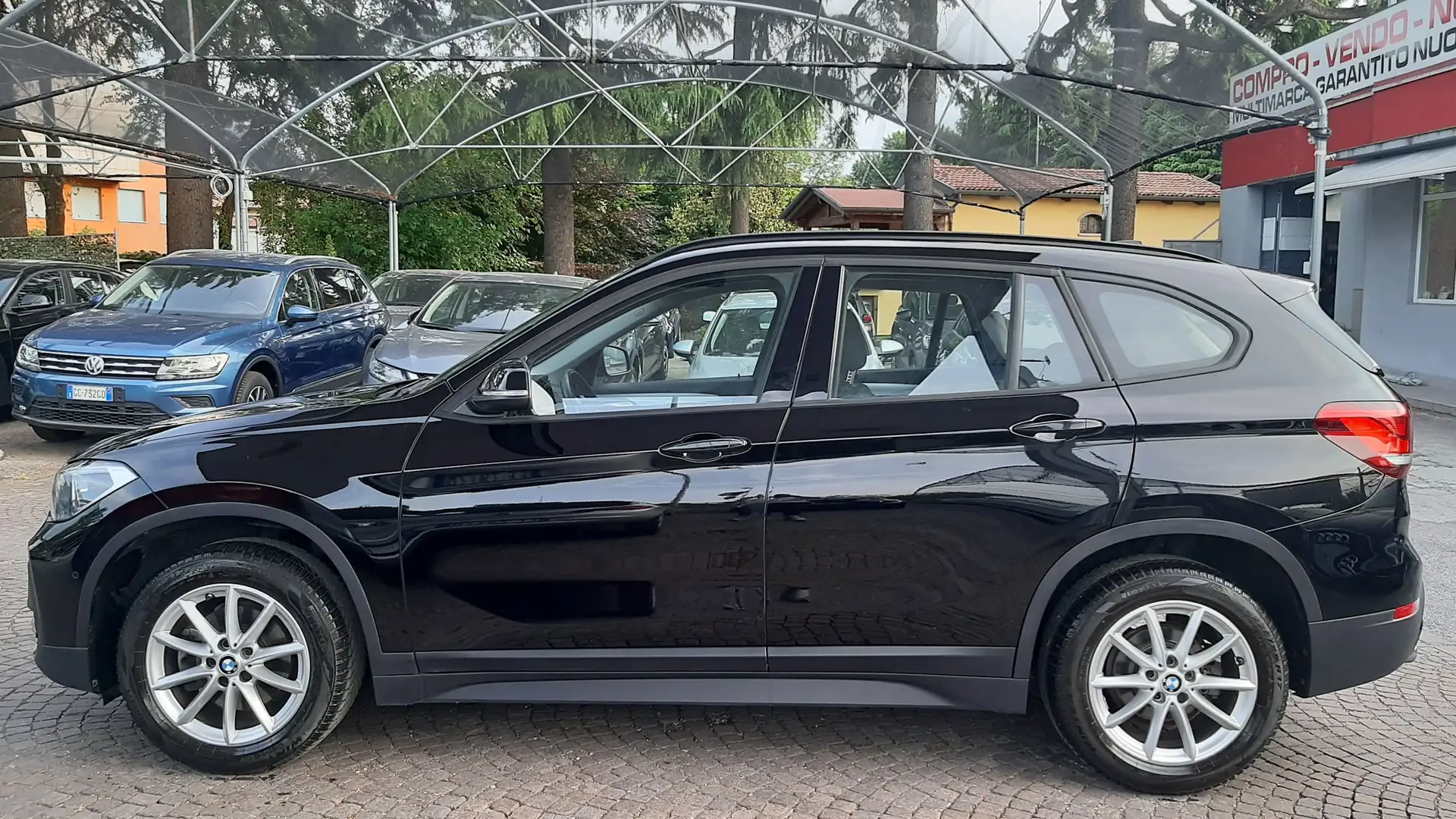 BMW X1 sdrive18d Advantage auto Zwart - 2