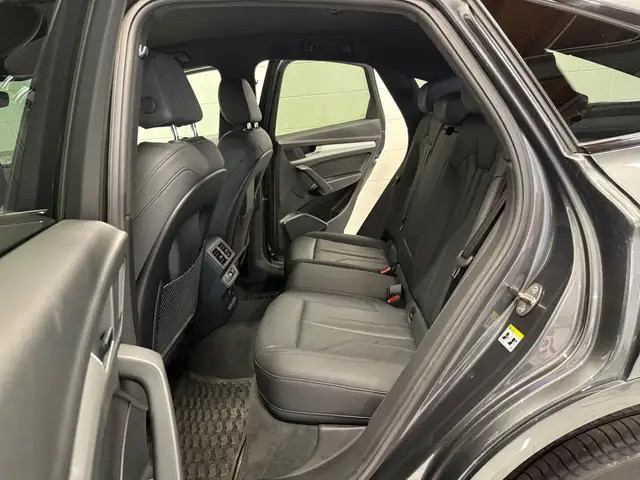 Audi Q5 view 16