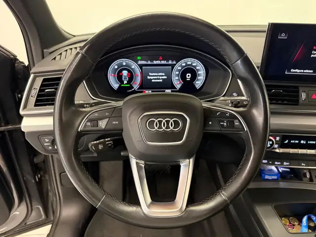 Audi Q5 view 8