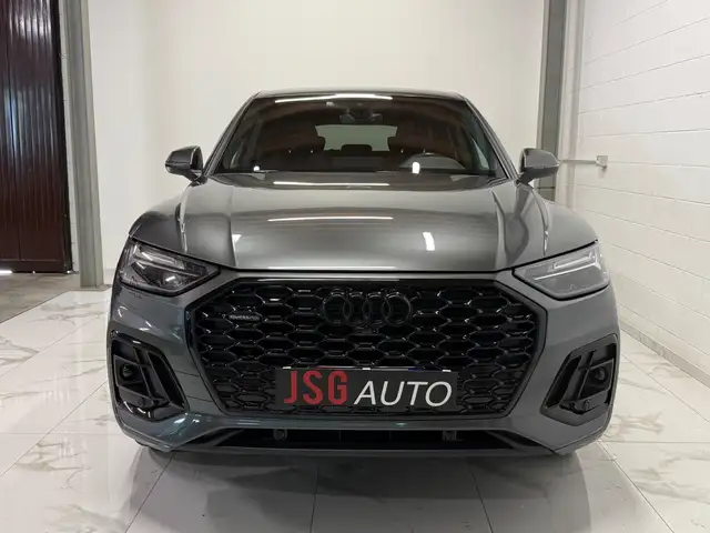 Audi Q5 view 2