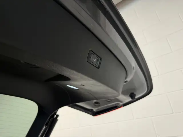 Audi Q5 view 18