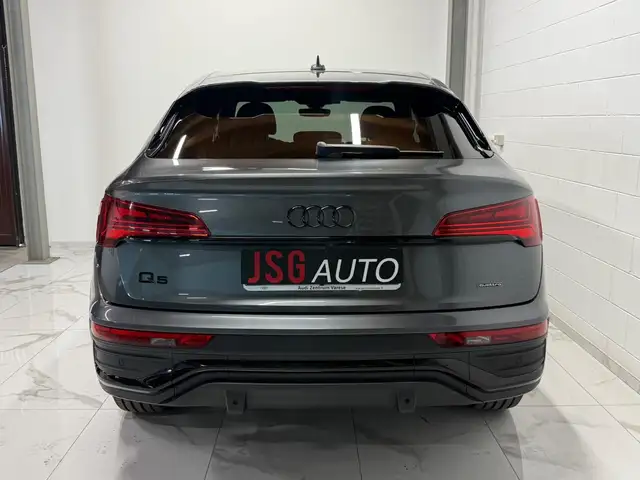 Audi Q5 view 5