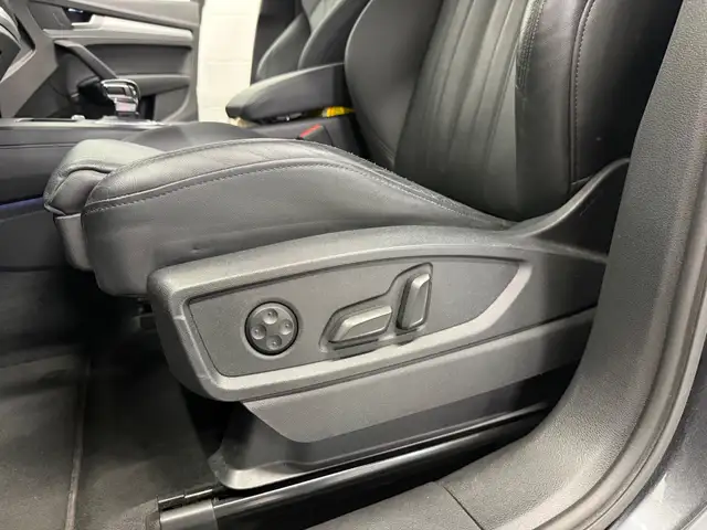 Audi Q5 view 13