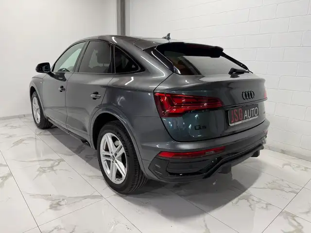Audi Q5 view 4