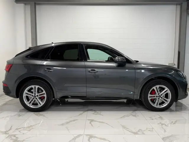 Audi Q5 view 3