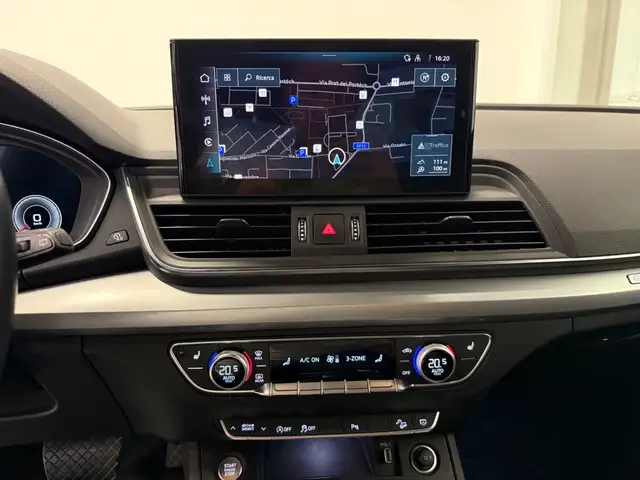 Audi Q5 view 11