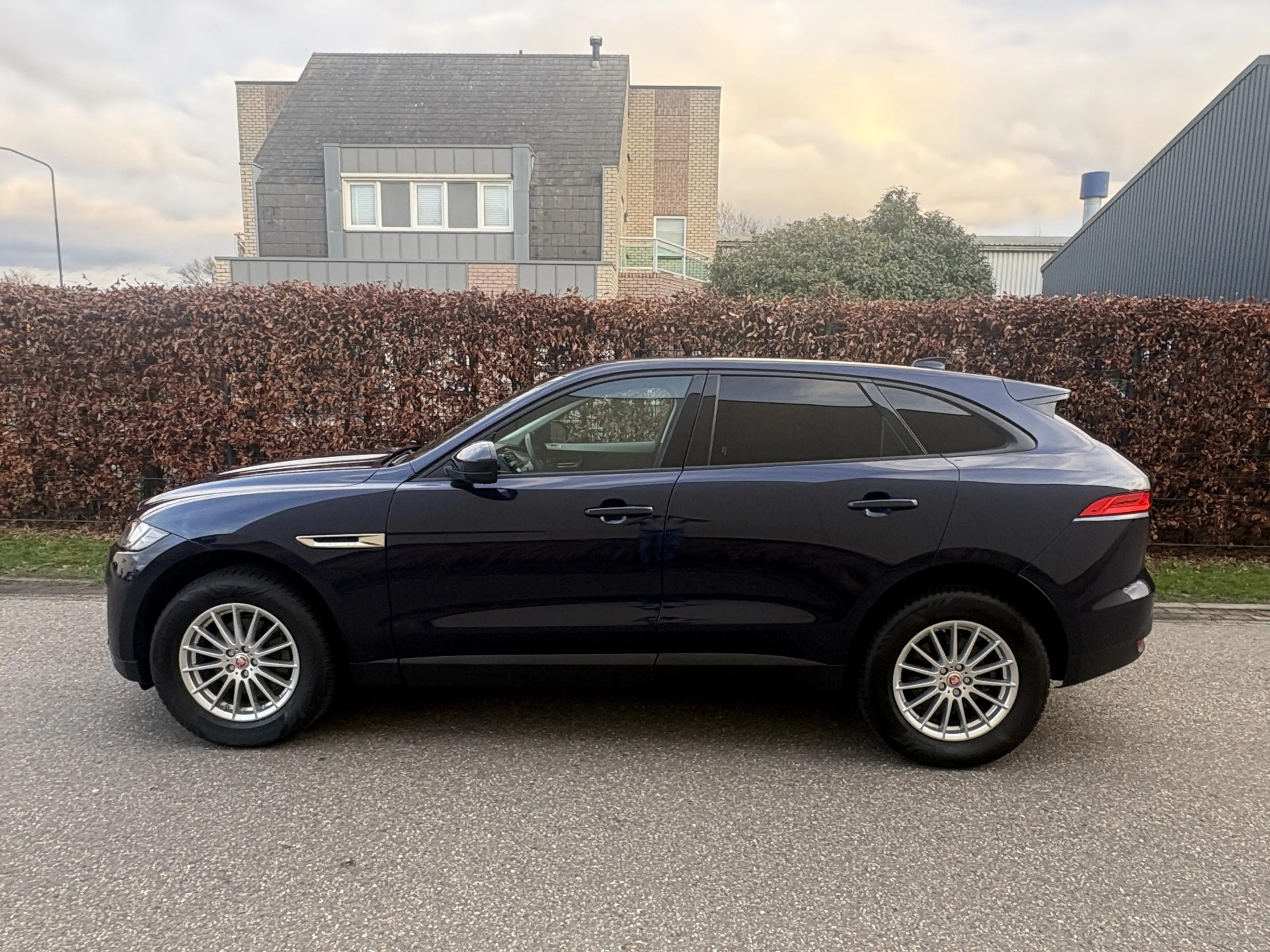 Jaguar F-Pace 2.0 Prestige 20d / AUTOMAAT / NAVI / CRUISE — photo 15