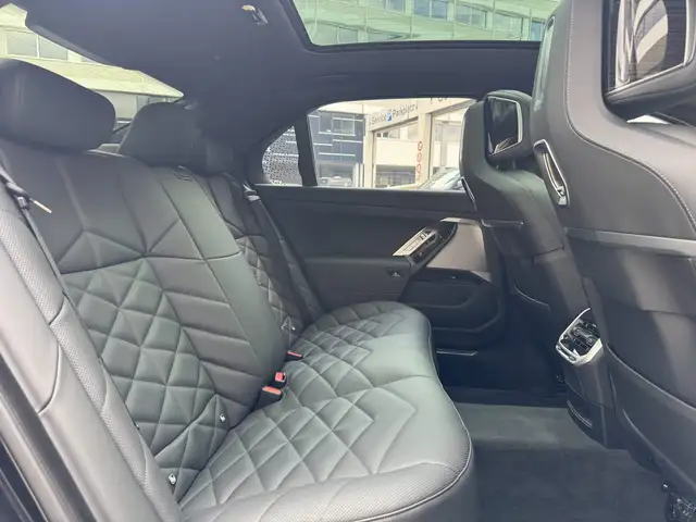 BMW 7 Series view 6