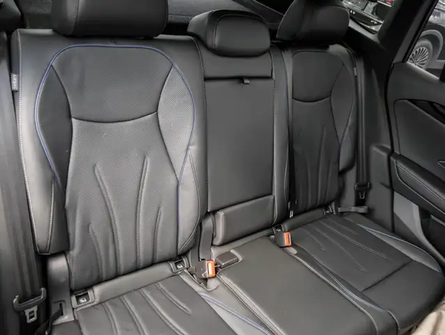 Volkswagen Tiguan view 4
