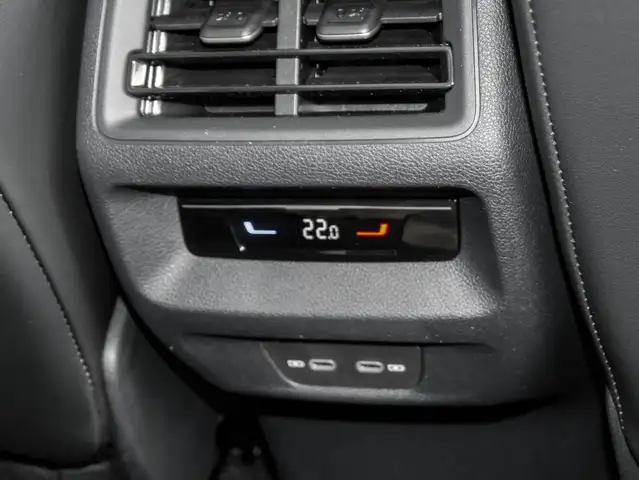 Volkswagen Tiguan view 12