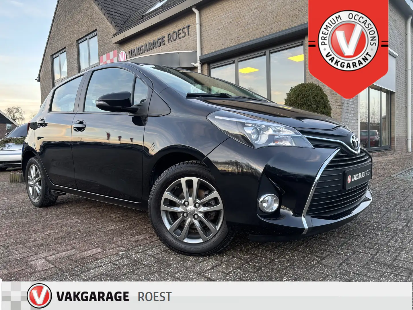 Toyota Yaris 5DRS 1.3 VVT-i Lease Navigatie / Camera / Cruise c Noir - 1