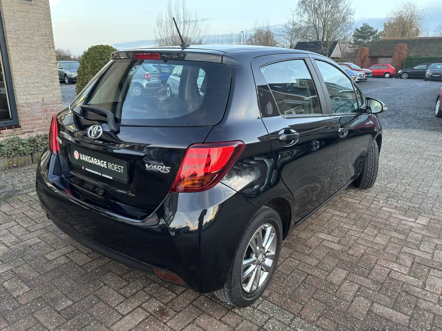 Toyota Yaris 5DRS 1.3 VVT-i Lease Navigatie / Camera / Cruise c Noir - 2