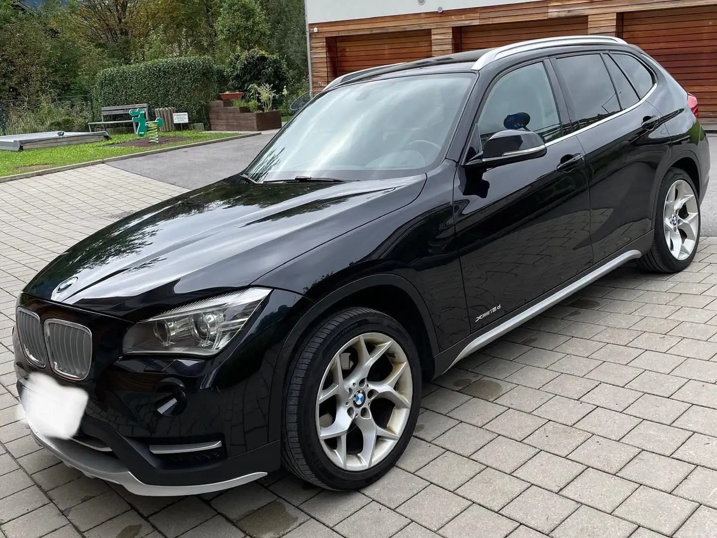 BMW X1 X1 sDrive18d Aut. xLine Schwarz - 1