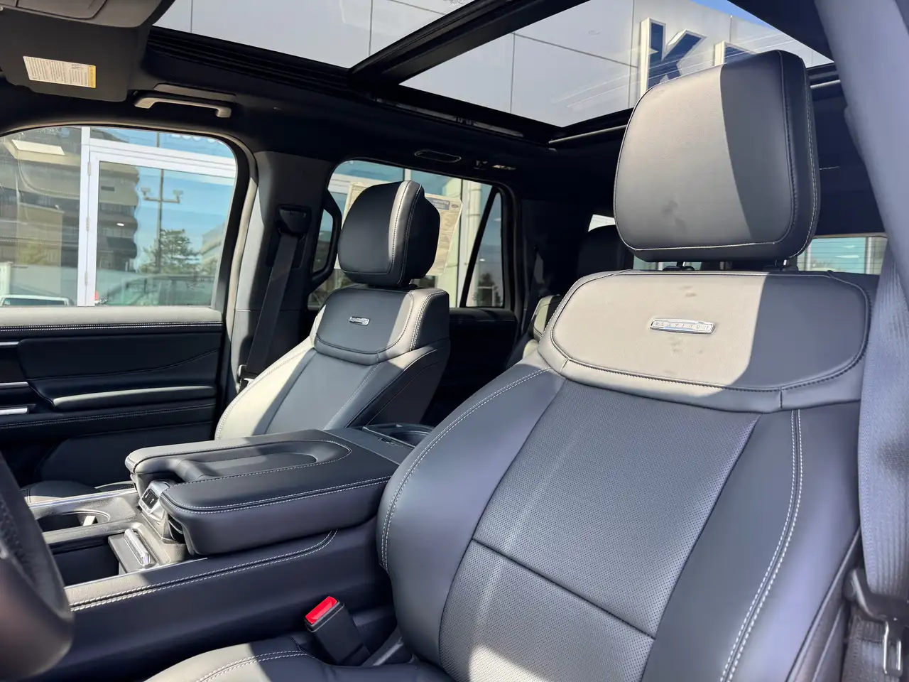 Ford Expedition снимка Ford Expedition