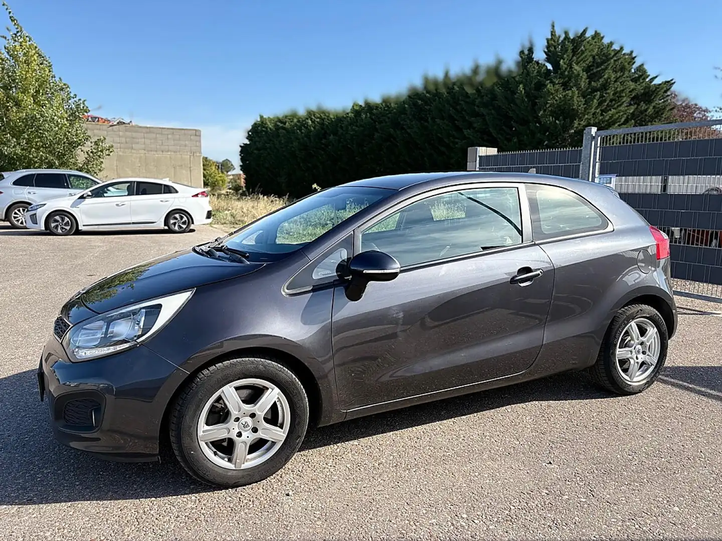 Kia Rio 1,4 CRDi ISG Motion **NEUES PICKERL 10/2027** Grau - 2