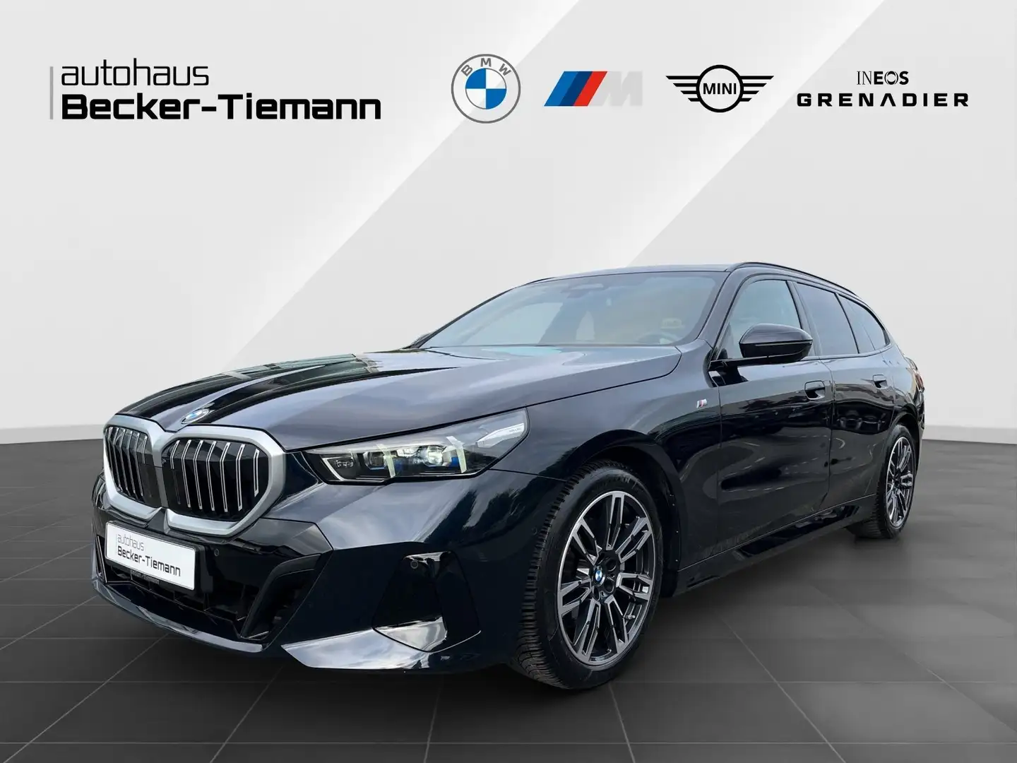 BMW 540 d xDrive Touring M Sport NP: 93.000,- Pano AHK B&W Noir - 1
