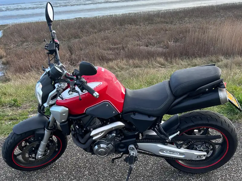 Yamaha MT-03 - foto 2