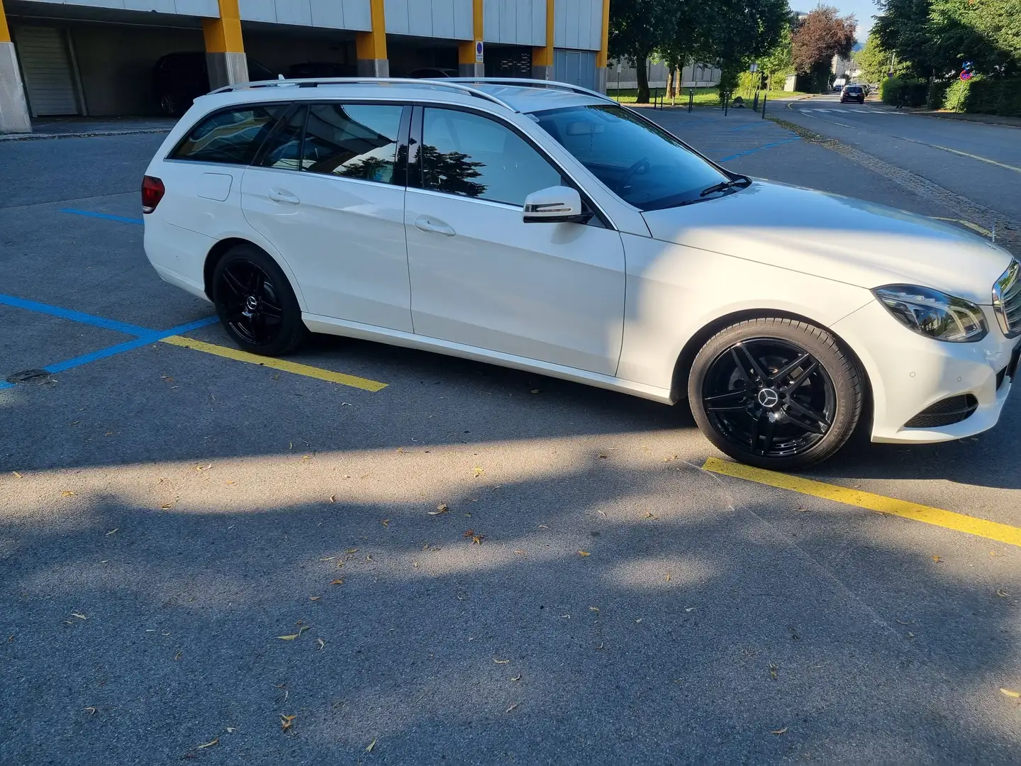 Mercedes-Benz E 220 E 220 T BlueTEC Aut. Weiß - 1