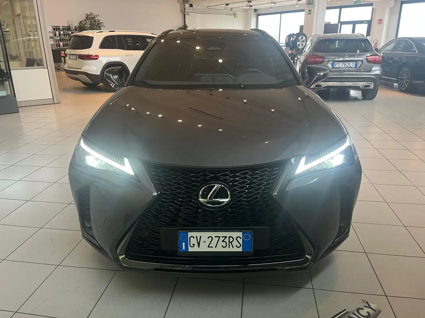 Lexus UX 300h 2.0 F-SPORT 2wd cvt VOLANTE/SEDILI RISCALDABILI Grijs - 2