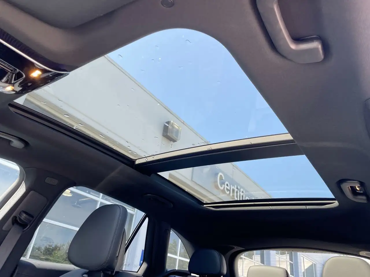 Mercedes-Benz GLC снимка Mercedes-Benz GLC