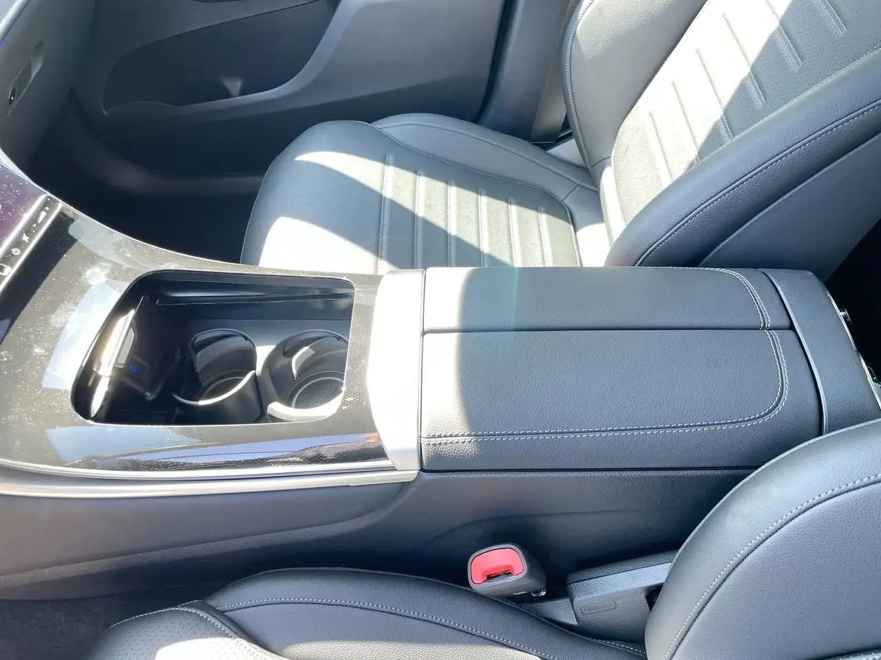 Mercedes-Benz GLC снимка Mercedes-Benz GLC